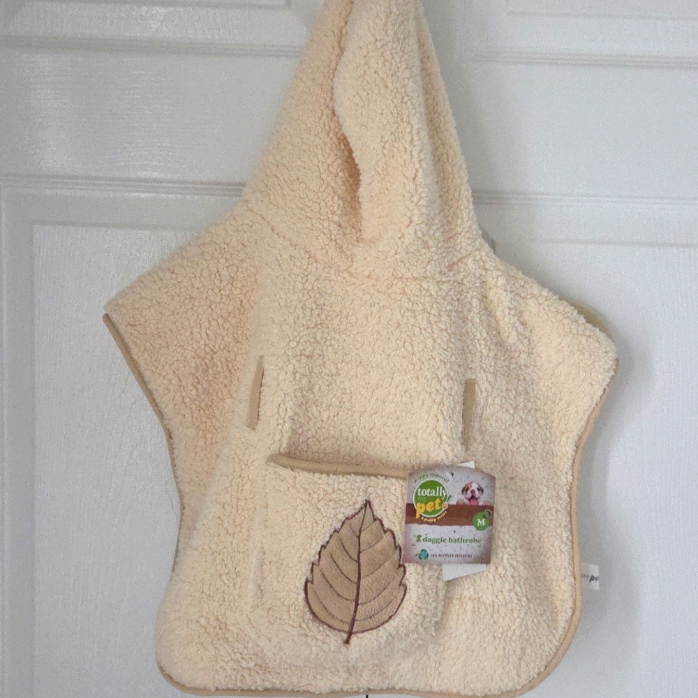 TOTALLY MY PET Hooded Doggie Bathrobe Cream Sherpa with Leaf Design Medium NWT - Picture 1 of 16